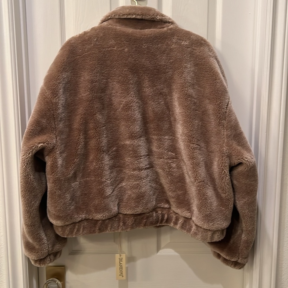 NWT Blank NYC Bicoastal Faux Fur Jacket Size LARGE Beige - Picture 10 of 16